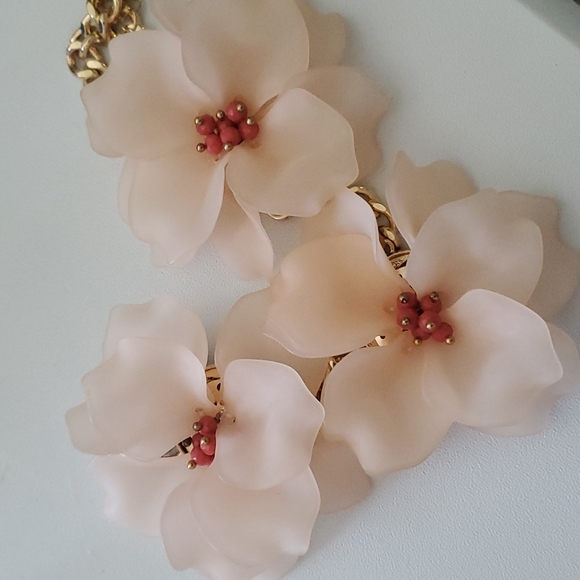 Floral statement necklace - Picture 5 of 5